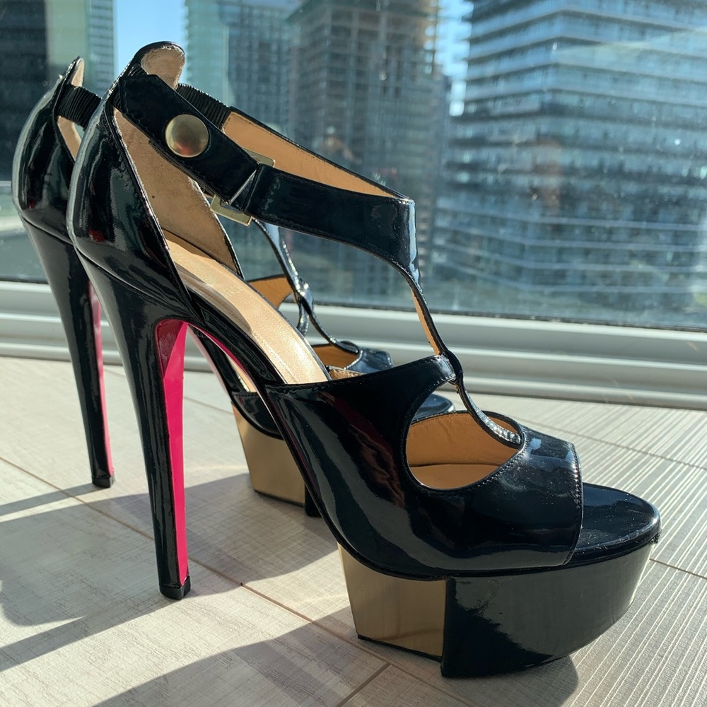 VERSACE Black Patent Leather Ankle Strap Sandals